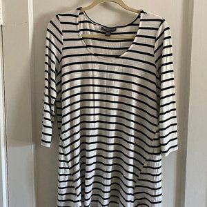 A Pea in the Pod  3/4 Sleeve Nursing Top